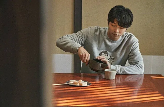 Thích mê với loạt ảnh mới của Gong Yoo - Ảnh 1.