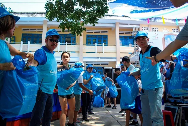 CLB Doanh nhân Hai Mươi Ba Mươi trao tặng 2 thư viện đạt chuẩn quốc gia tại Quảng Ngãi - Ảnh 5.