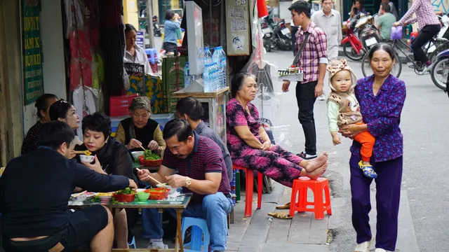 Ngắm Hà Nội bình dị qua loạt ảnh cuộc sống thường ngày - Ảnh 7.