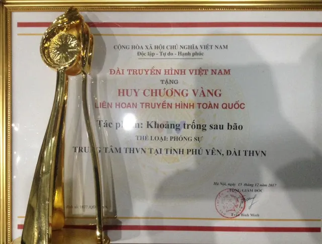 Khoảnh khắc Vàng của Khoảng trống sau bão - Ảnh 2.