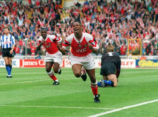 Ian Wright: Từ gã nghiệp dư dặt dẹo tới nỗi sợ hãi cho mọi hàng thủ châu Âu - Ảnh 3.