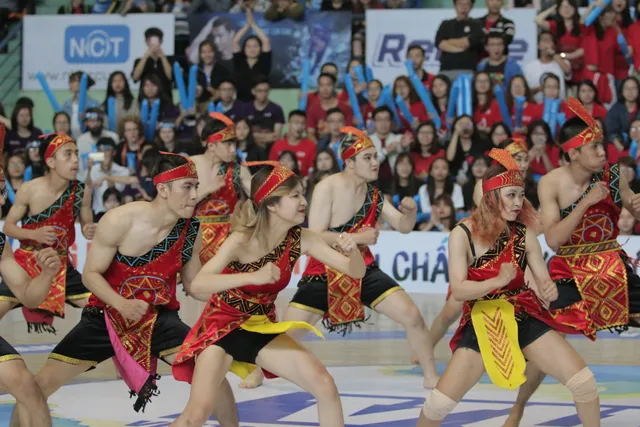 Chung kết VUG Hà Nội: ĐH Ngoại thương đăng quang Dance Battle, chủ nhà ĐH Bách Khoa vô địch Futsal - Ảnh 1.