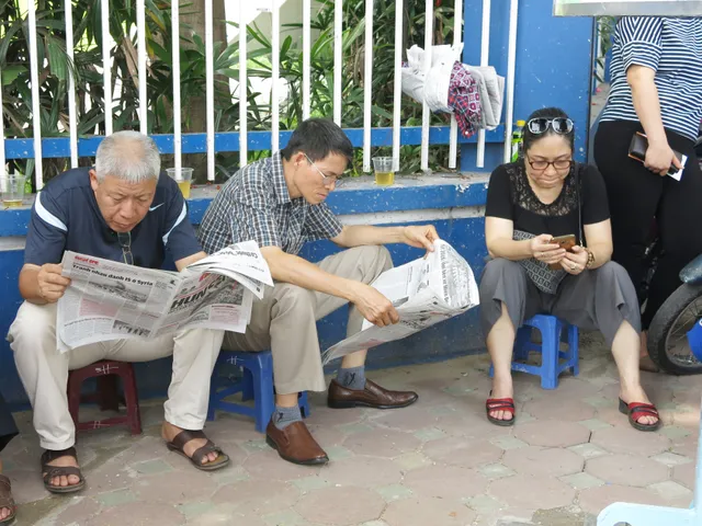 Màu áo xanh giúp xoa dịu “cái nóng” tại kỳ thi THPT Quốc gia 2017 - Ảnh 7.