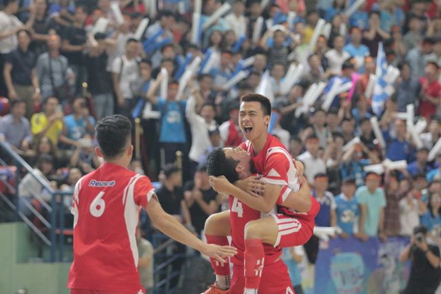 Chung kết VUG Hà Nội: ĐH Ngoại thương đăng quang Dance Battle, chủ nhà ĐH Bách Khoa vô địch Futsal - Ảnh 4.