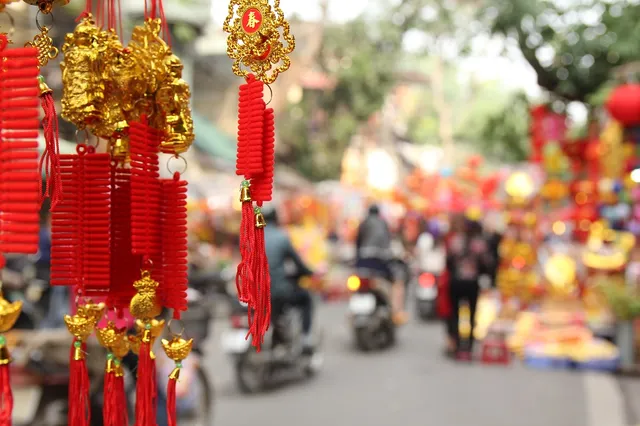 Ngắm Tết về lung linh trên phố Hàng Mã - Ảnh 20.