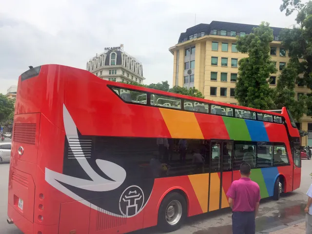 Hà Nội tiếp tục hoàn thiện phương án vận hành xe bus 2 tầng City tour - Ảnh 1.