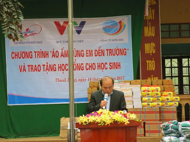 Trao tặng hơn 3.000 áo ấm cho học sinh miền núi ở Thanh Hóa - Ảnh 11.