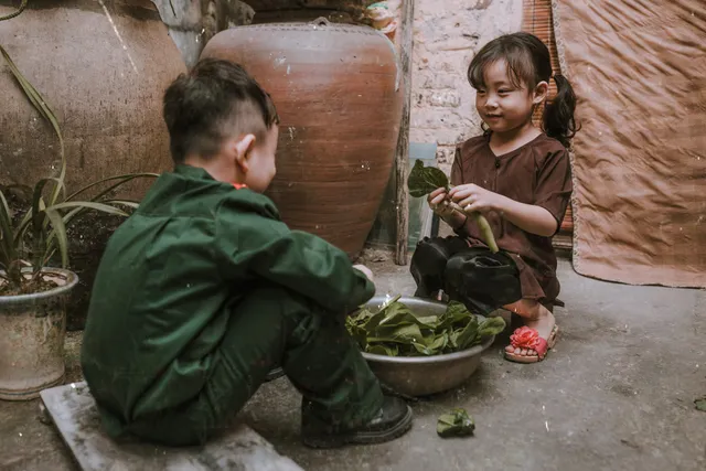 Cặp đôi nhí tái hiện lại thời ông bà anh qua những tấm ảnh - Ảnh 6.