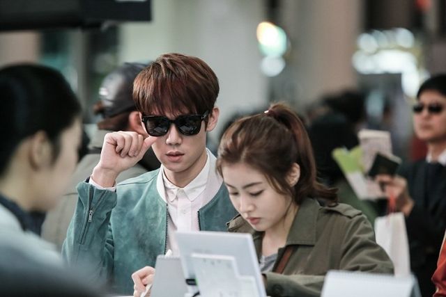 Chuyện tình lãng mạn của Kang So Ra và Yoo Yeon Seok trong Vui vẻ và nồng ấm - Ảnh 9.