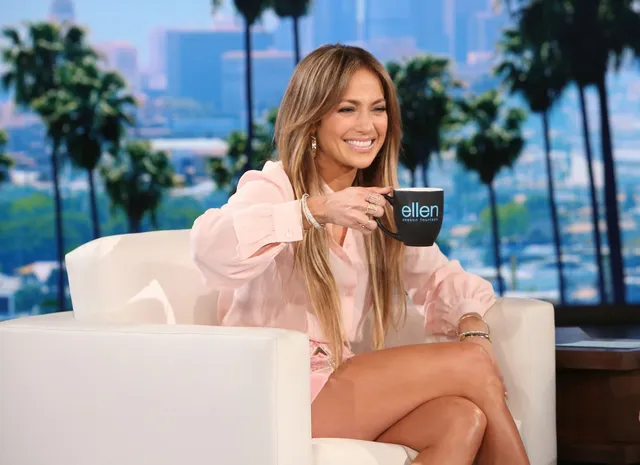 Jennifer Lopez nói gì về chuyện hẹn hò với trai trẻ? - Ảnh 1.