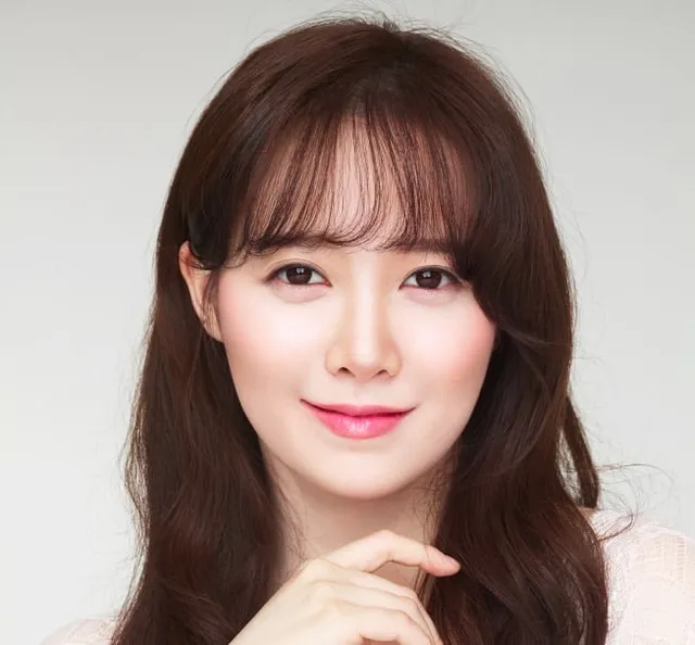 Nàng cỏ Goo Hye Sun khoe tài vẽ tranh cùng chồng - Ảnh 1.