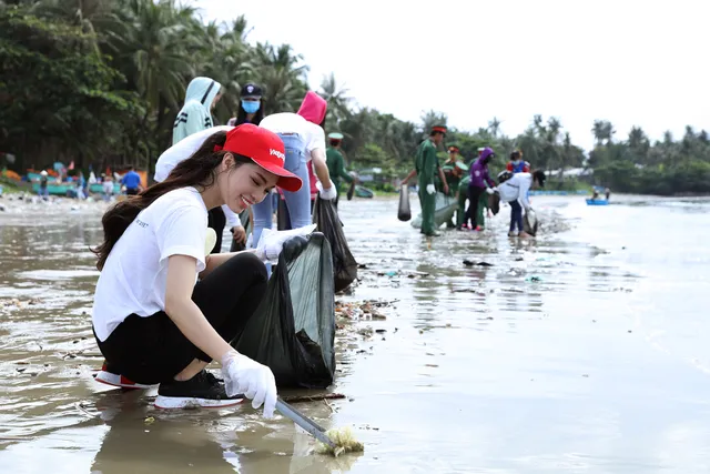 Dàn người đẹp Hoa hậu Đại dương gây náo động phố biển Phan Thiết - Ảnh 7.