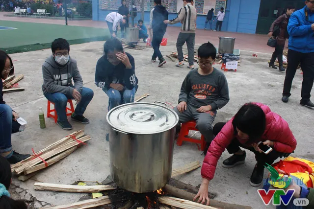 Giáo viên, học sinh trường Lý Thái Tổ mang Tết sớm đến các bệnh nhi tim bẩm sinh - Ảnh 8.