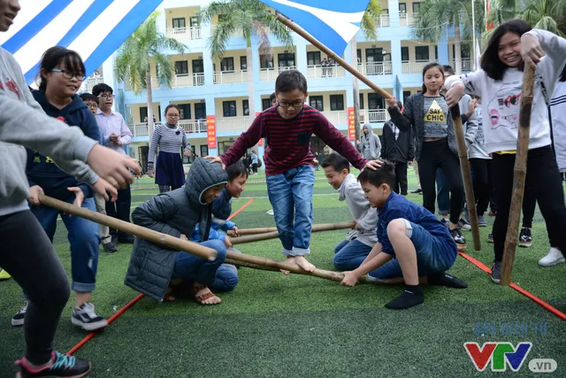 Giáo viên, học sinh trường Lý Thái Tổ mang Tết sớm đến các bệnh nhi tim bẩm sinh - Ảnh 12.