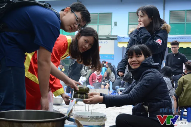 Giáo viên, học sinh trường Lý Thái Tổ mang Tết sớm đến các bệnh nhi tim bẩm sinh - Ảnh 9.