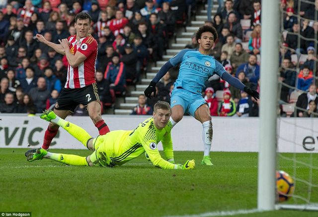 Vòng 27 Ngoại hạng Anh: Thắng nhẹ đội chót bảng, Man City trở lại top 3 - Ảnh 1.