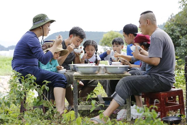 Bố ơi! Mình đi đâu thế?: Sự dũng cảm, nhanh trí của Xì Trum khiến bố Hải Phong nở mũi - Ảnh 11.