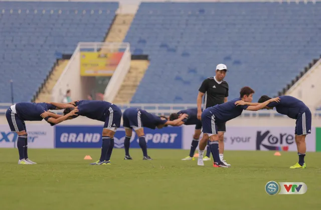 ẢNH: Tuyển các Ngôi sao K-League tập làm quen sân Mỹ Đình trước trận giao hữu - Ảnh 2.