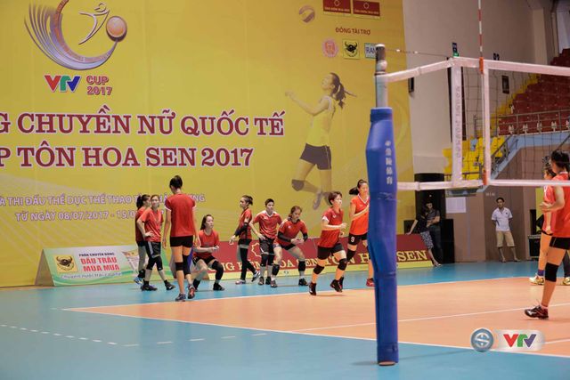 VTV Cup Tôn Hoa Sen 2017: ĐT bóng chuyền nữ Việt Nam tập buổi đầu tiên tại Hải Dương - Ảnh 3.