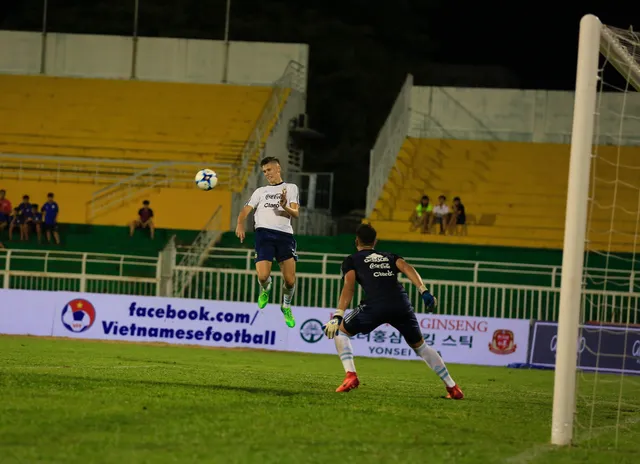 CHÙM ẢNH: ĐT U20 Argentina tập làm quen sân Thống Nhất - Ảnh 9.