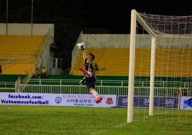 CHÙM ẢNH: ĐT U20 Argentina tập làm quen sân Thống Nhất - Ảnh 8.