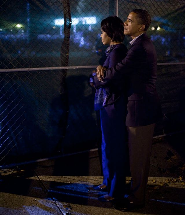 Những bức ảnh minh chứng tình yêu vượt thời gian của vợ chồng ông Obama - Ảnh 26.
