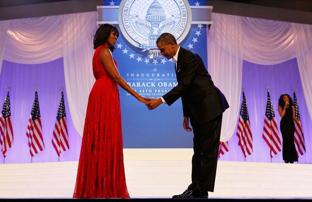 Những bức ảnh minh chứng tình yêu vượt thời gian của vợ chồng ông Obama - Ảnh 23.