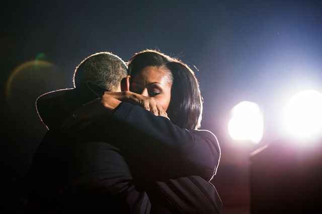 Những bức ảnh minh chứng tình yêu vượt thời gian của vợ chồng ông Obama - Ảnh 25.