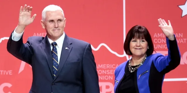 Phó Tổng thống Mỹ Mike Pence là ai? - Ảnh 1.