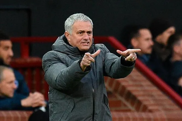 Man Utd thiệt đơn thiệt kép nếu sa thải HLV Mourinho - Ảnh 1.