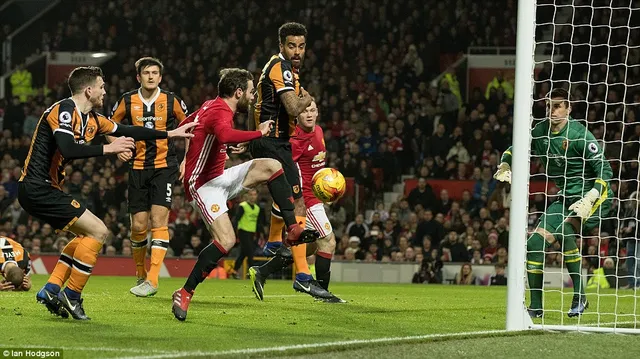 Bán kết League Cup: Man Utd 2-0 Hull City: Quỷ đỏ đặt 1 chân vào chung kết - Ảnh 2.