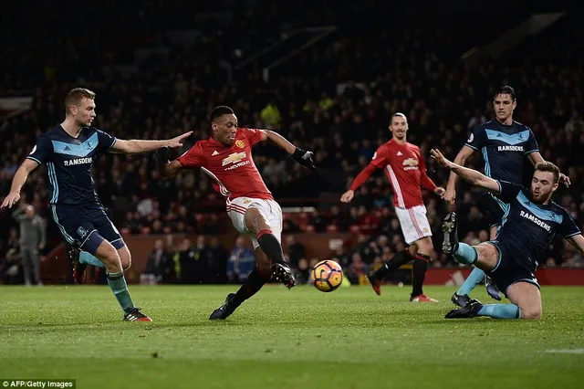 Manchester United 2-1 Middlesbrough: 1 phút thần kỳ trên sân Old Trafford - Ảnh 4.