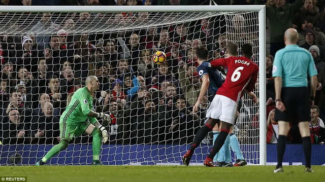 Manchester United 2-1 Middlesbrough: 1 phút thần kỳ trên sân Old Trafford - Ảnh 5.