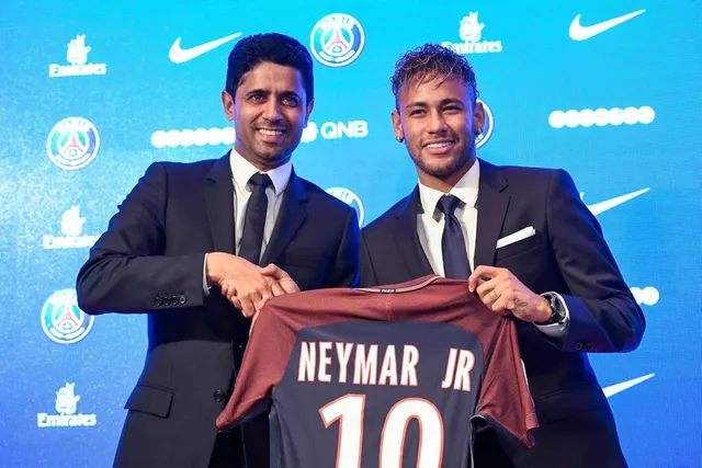 Hậu bê bối phạt đền, Neymar yêu cầu PSG tống cổ Cavani - Ảnh 1.