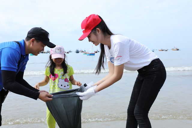 Dàn người đẹp Hoa hậu Đại dương gây náo động phố biển Phan Thiết - Ảnh 6.