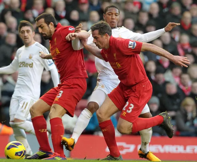 Huyền thoại Liverpool giận dỗi vì bị đồng đội cũ khoá mồm trên Twitter - Ảnh 1.