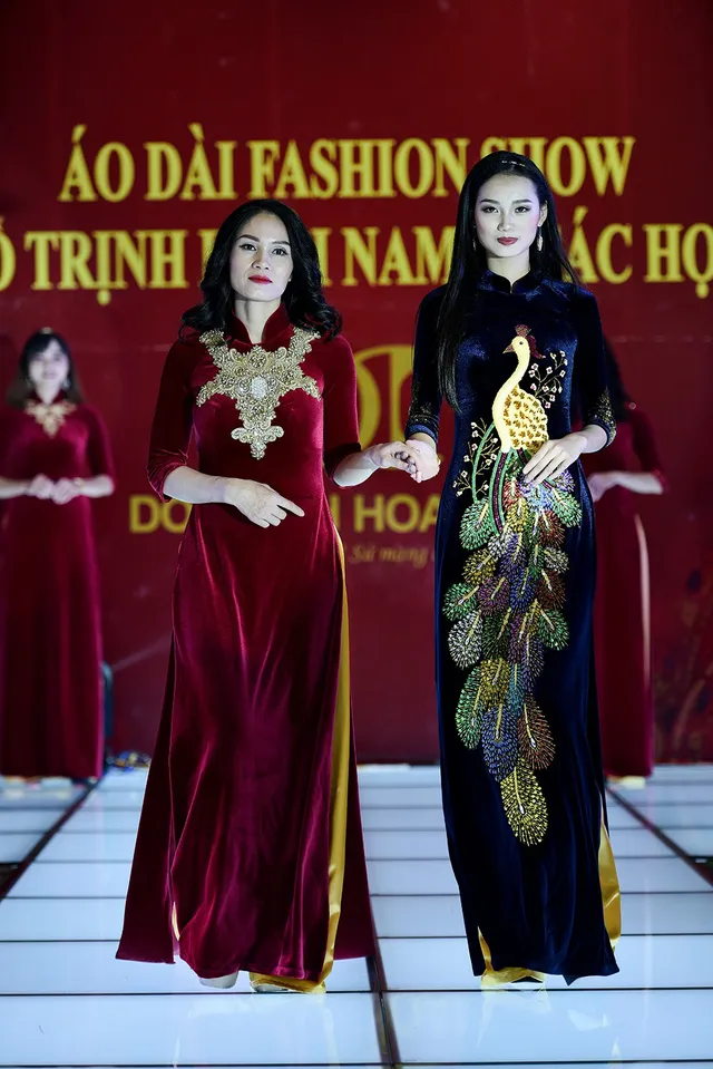 Áo Dài Fashion Show - Mỗi thiết kế là một câu chuyện - Ảnh 1.