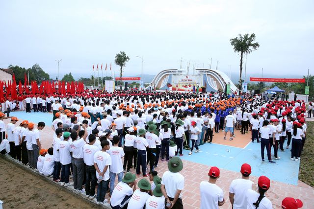 Ngày chạy Olympic vì sức khỏe toàn dân tại huyện A Lưới, tỉnh Thừa Thiên Huế - Ảnh 1.