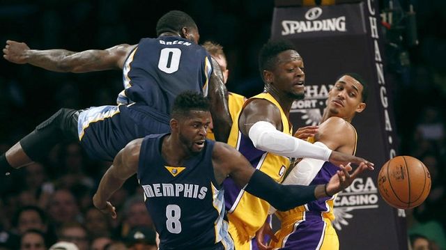 Các ngôi sao đồng loạt sáng, Lakers thắng đẹp Grizzlies - Ảnh 1.