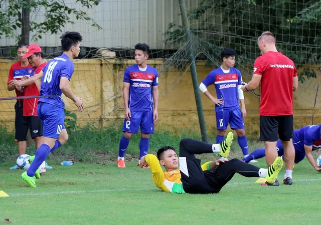 HLV Hữu Thắng: “ĐT U22 Việt Nam không ưu ái cầu thủ nào, mọi vị trí đều bình đẳng - Ảnh 2.