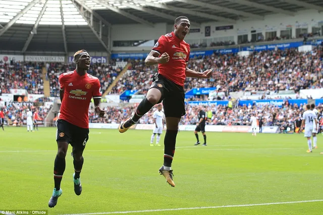 VIDEO Swansea 0-4 Man Utd: Màn thăng hoa của Quỷ đỏ ở hiệp 2 - Ảnh 9.