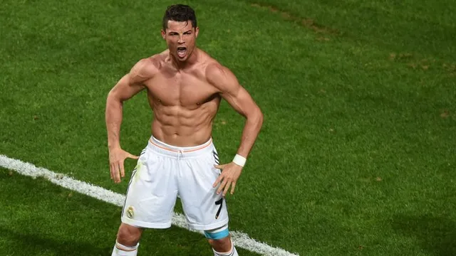 Ronaldo khoe “giò khủng” trước chung kết Champions League - Ảnh 1.