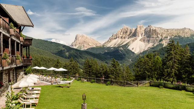 Dolomites - Thiên đường ẩn mình giữa sau rặng núi Alps - Ảnh 2.