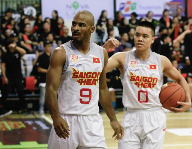 ABL 2017 - 2018: CLB Saigon Heat nhận thất bại trong ngày ra quân - Ảnh 1.