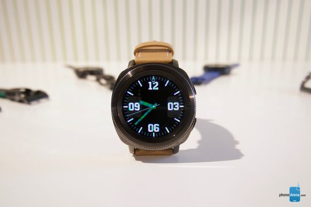 [IFA 2017] Samsung ra mắt sát thủ của Apple Watch - Ảnh 1.