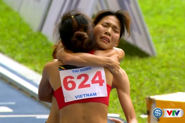 VIDEO SEA Games 29: Nguyễn Thị Oanh giành HCV chạy 5000m nữ - Ảnh 1.