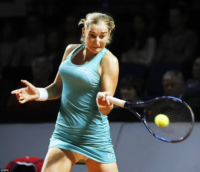 Vòng 2 Stuttgart mở rộng: Vượt qua Makarova, Sharapova trở lại top 400 thế giới - Ảnh 2.