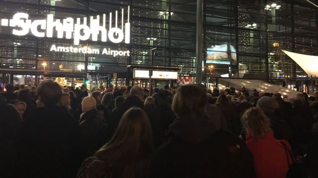 Tấn công bằng dao ở sân bay Schiphol, Hà Lan - Ảnh 4.