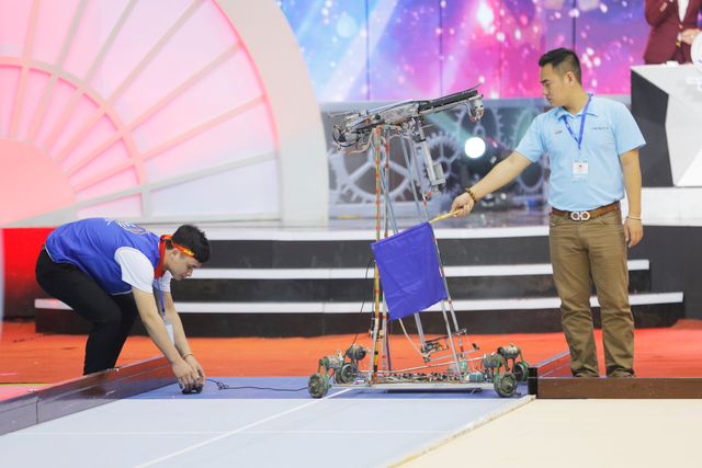 Tân binh trong màu áo lính tiếp tục “tỏa sáng” tại VCK Robocon Việt Nam 2017 - Ảnh 11.