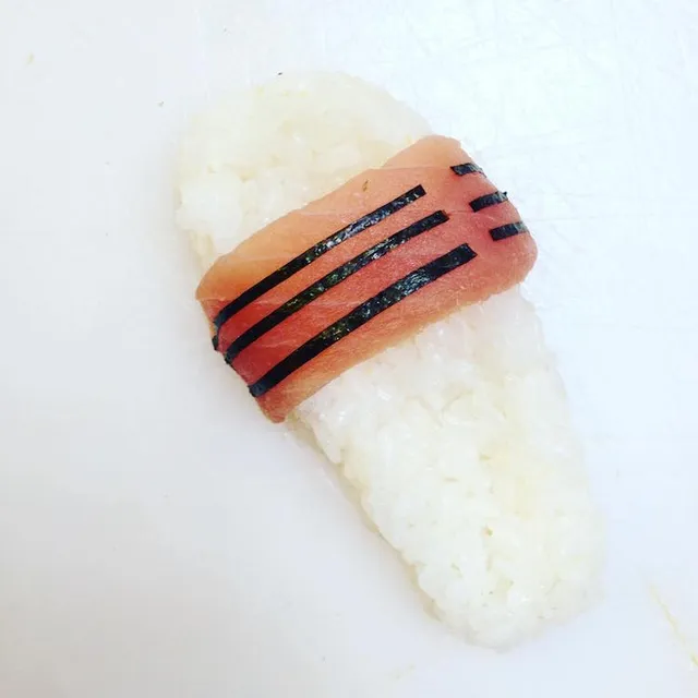 Sushi độc đáo biến hình thành giày dép - Ảnh 2.